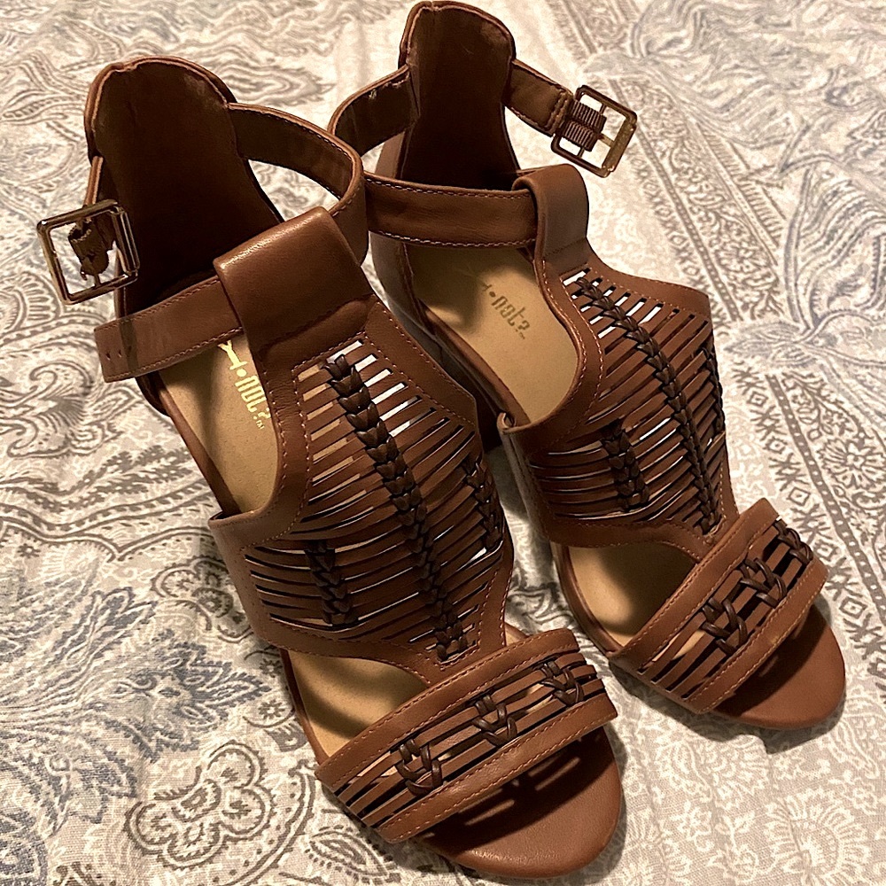 Y Not? Heeled Sandal Size 8.5